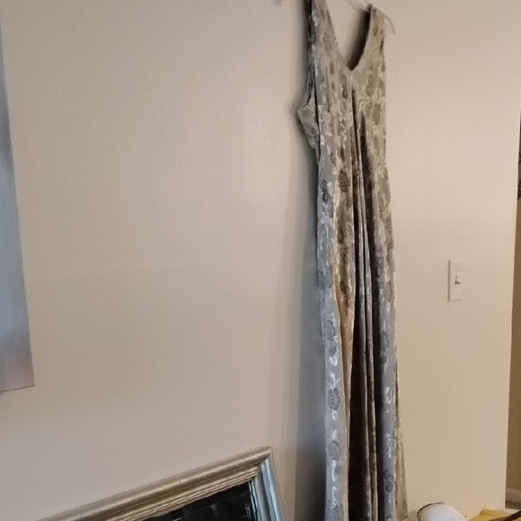 Floral Draped Sleeveless Top - Picture 5 of 8